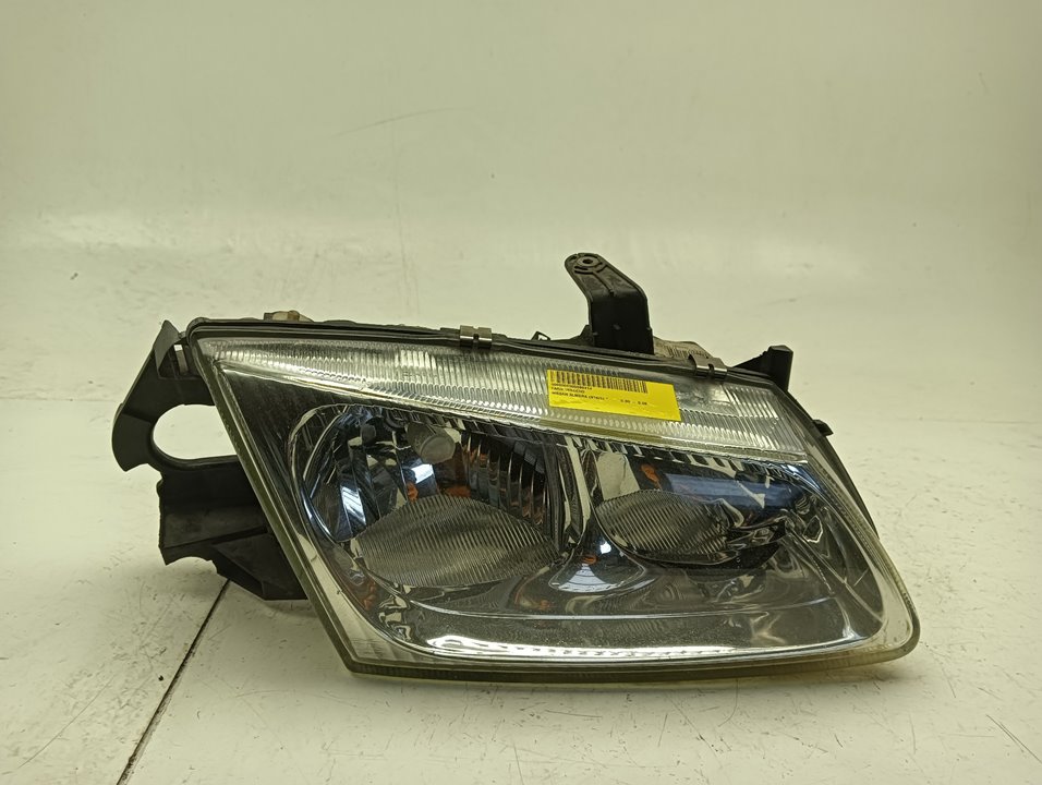 Faro Nissan Almera (N16/E)