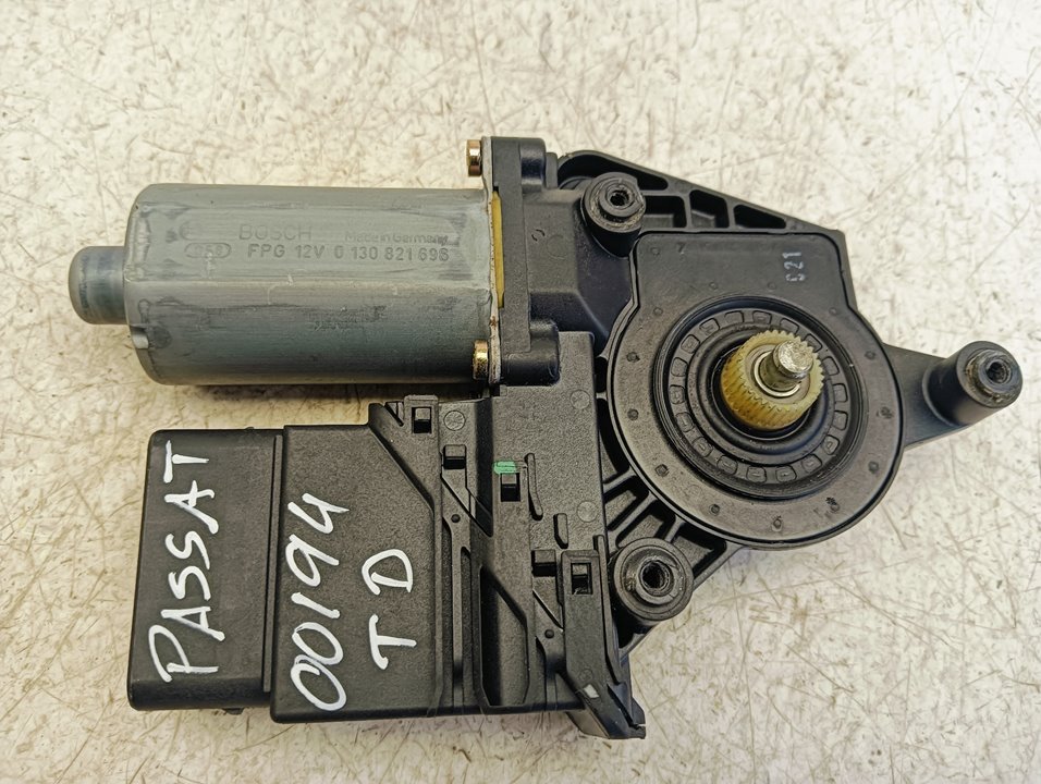 Motor elevalunas Volkswagen Passat (3B3)