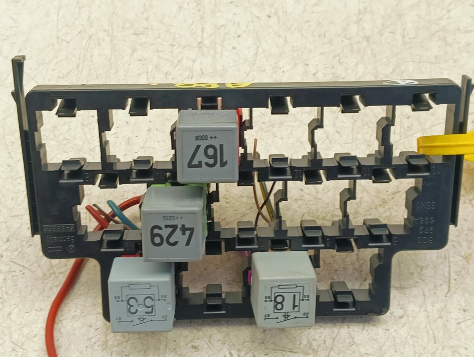 Caja relés / fusibles SEAT Ibiza (6L1)