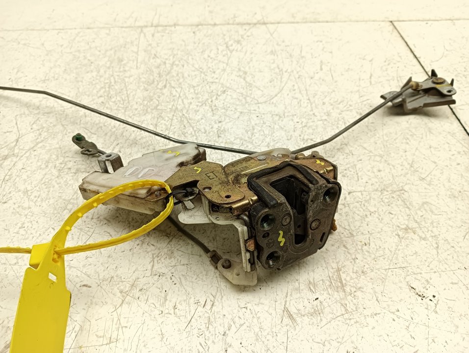 Cerradura puerta Nissan Terrano II (R20)