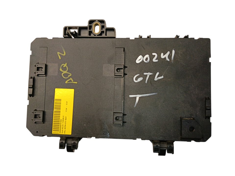 Caja relés / fusibles Opel Astra H GTC