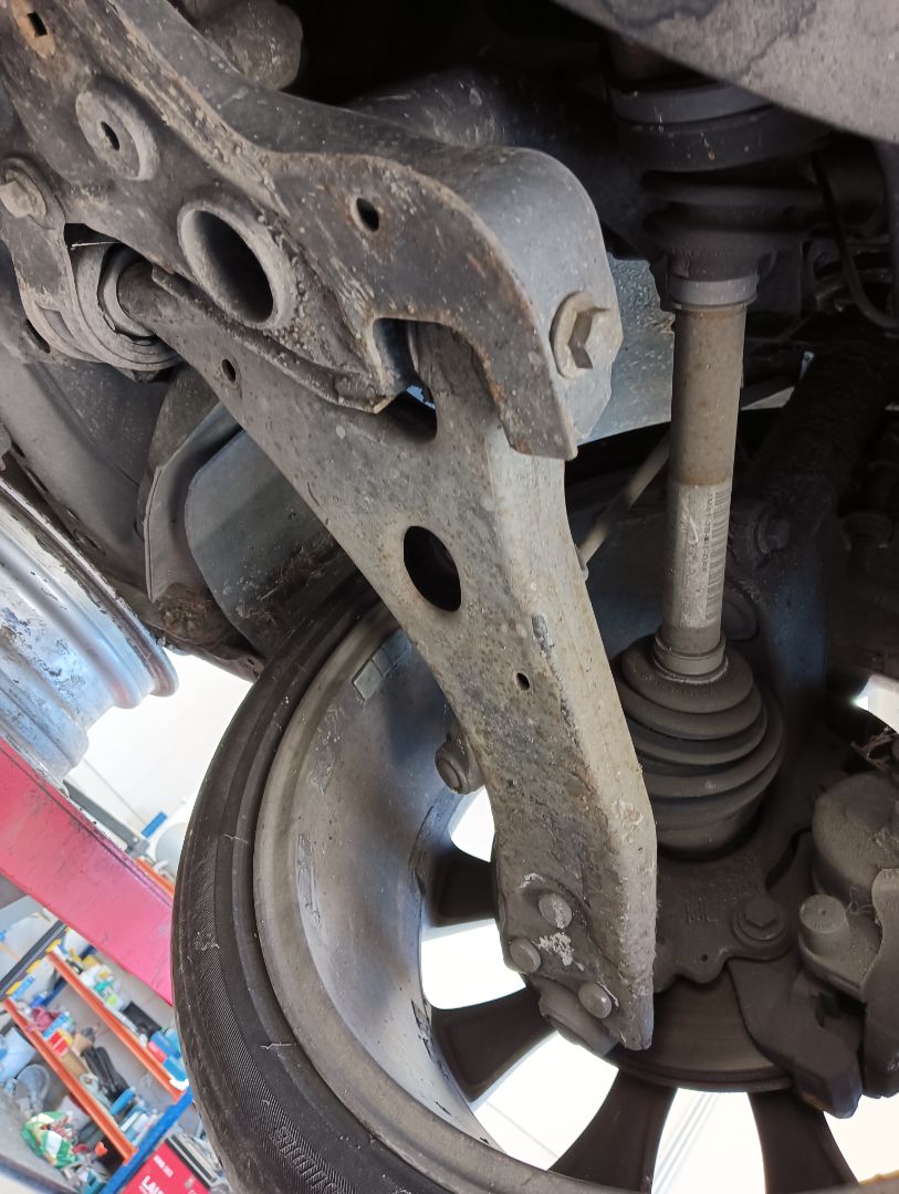 Brazo suspensión Ford Focus (CB4)