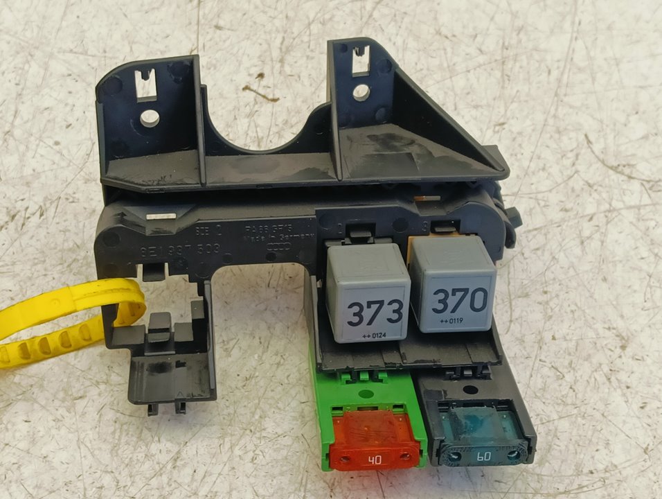 Caja relés / fusibles Audi A4 (8E)