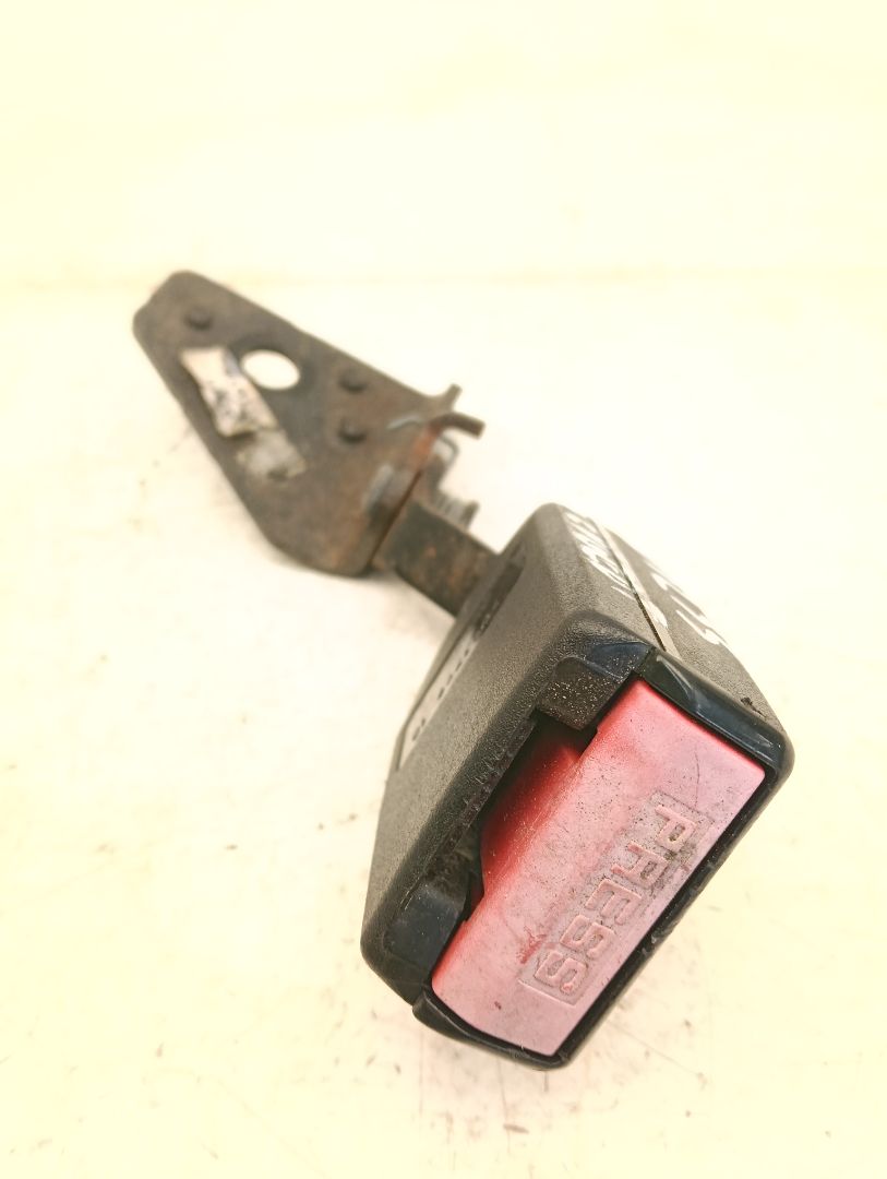 Enganche cinturón Peugeot 407