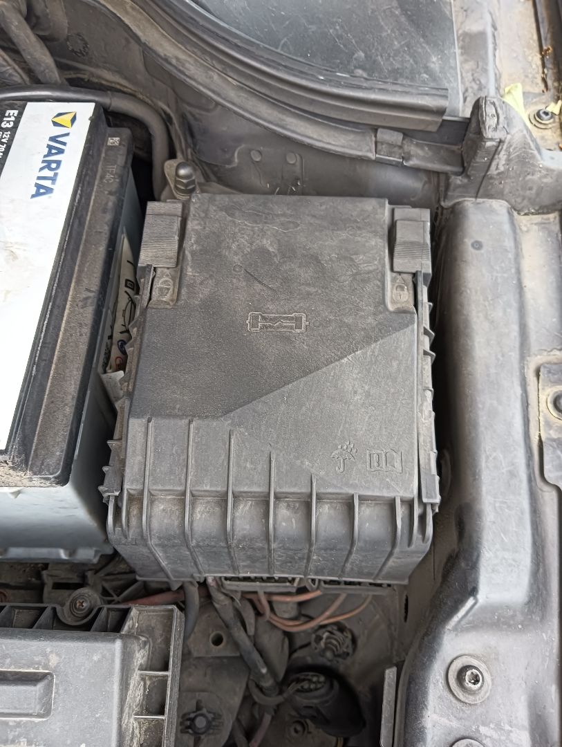 Caja relés / fusibles Volkswagen Passat (3C2)