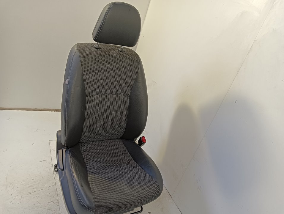 Asiento Toyota Verso (AUR2/ZGR2)