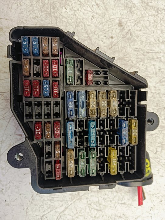 Caja relés / fusibles Volkswagen Passat (3B3)