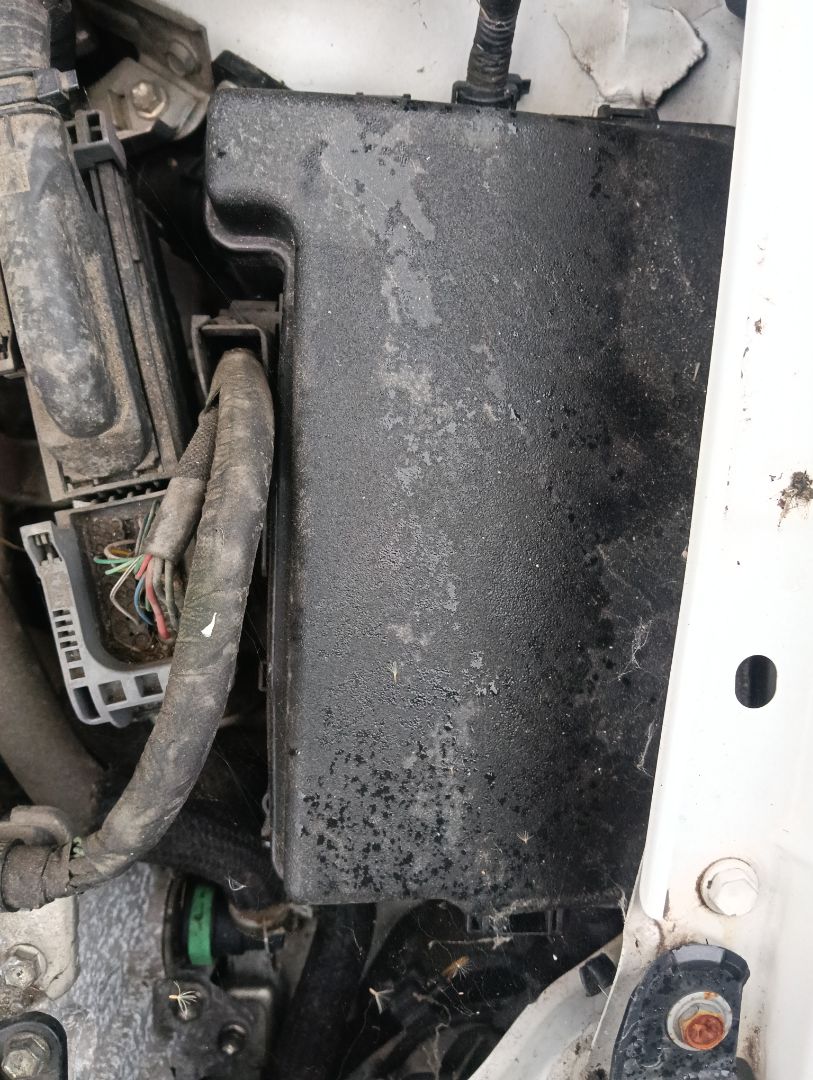 Caja relés / fusibles Toyota Prius (ZVW30)