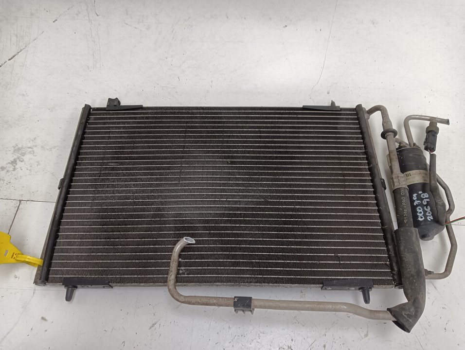 Condensador / radiador aire acondicionado Peugeot 206, foto 1 de 3