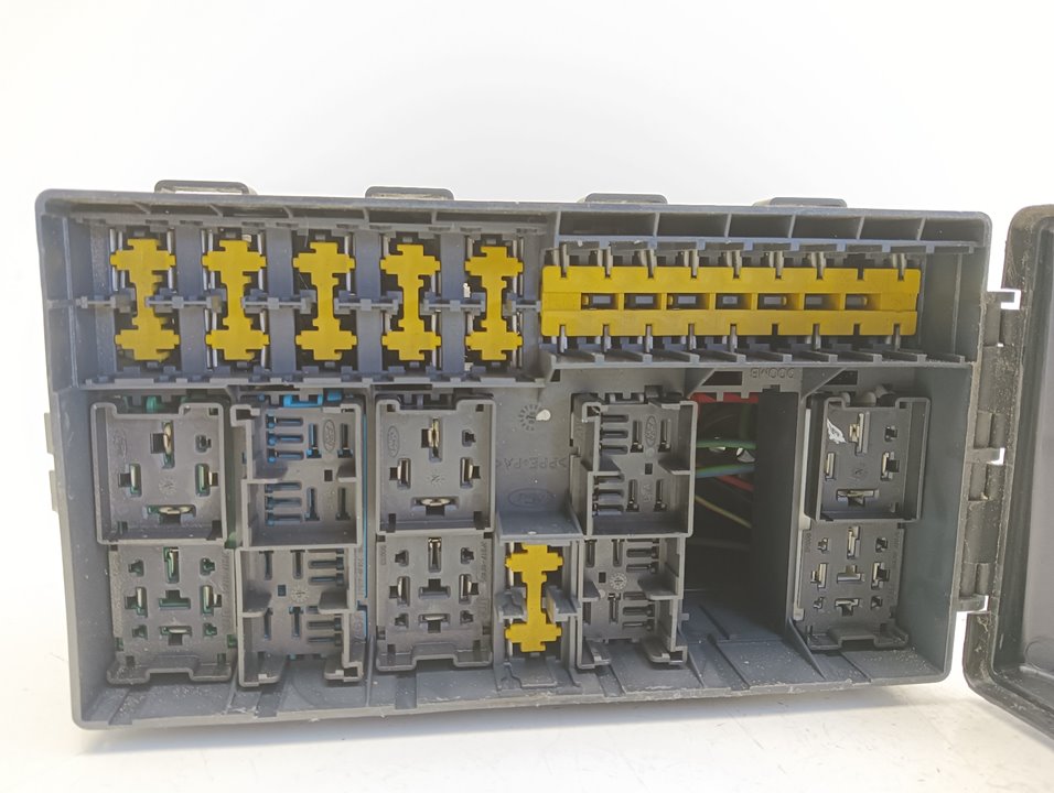 Caja relés / fusibles Ford Focus (CAK)