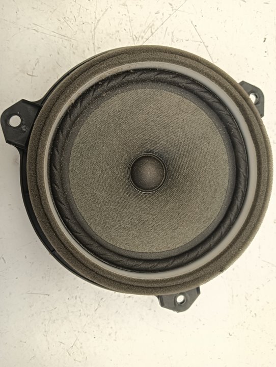 Subwoofer Toyota RAV4 (A3)