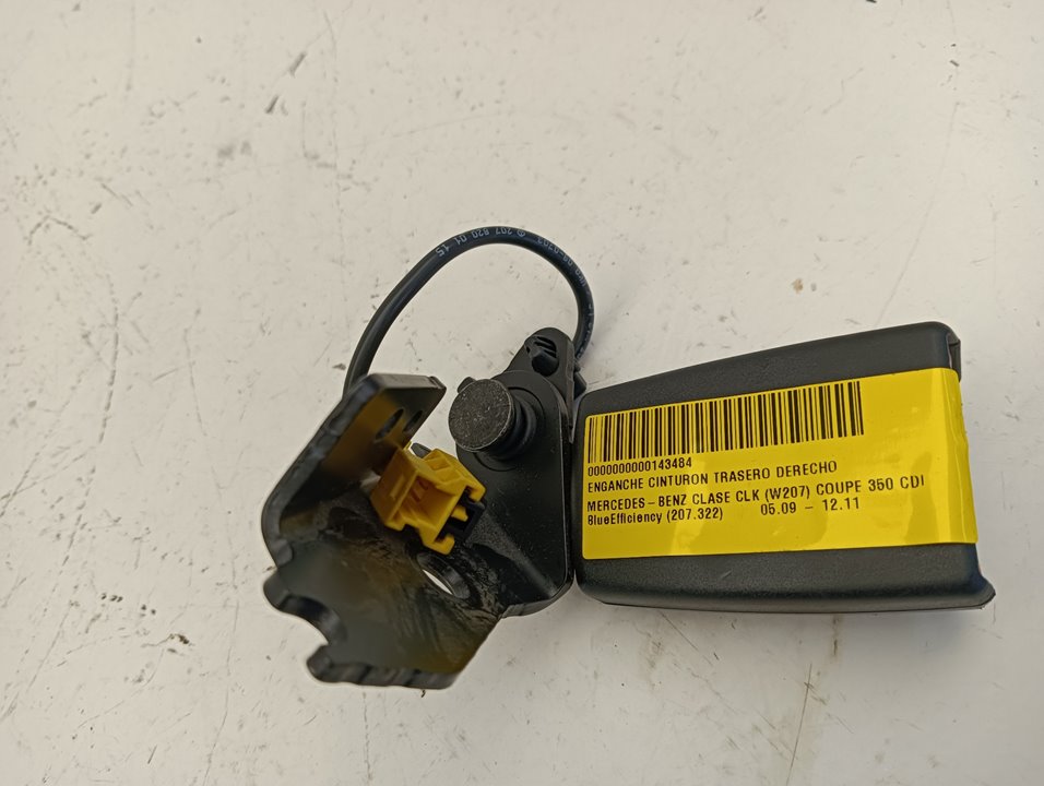 Enganche cinturón trasero derecho Mercedes-Benz E (BM 207), foto 1 de 2