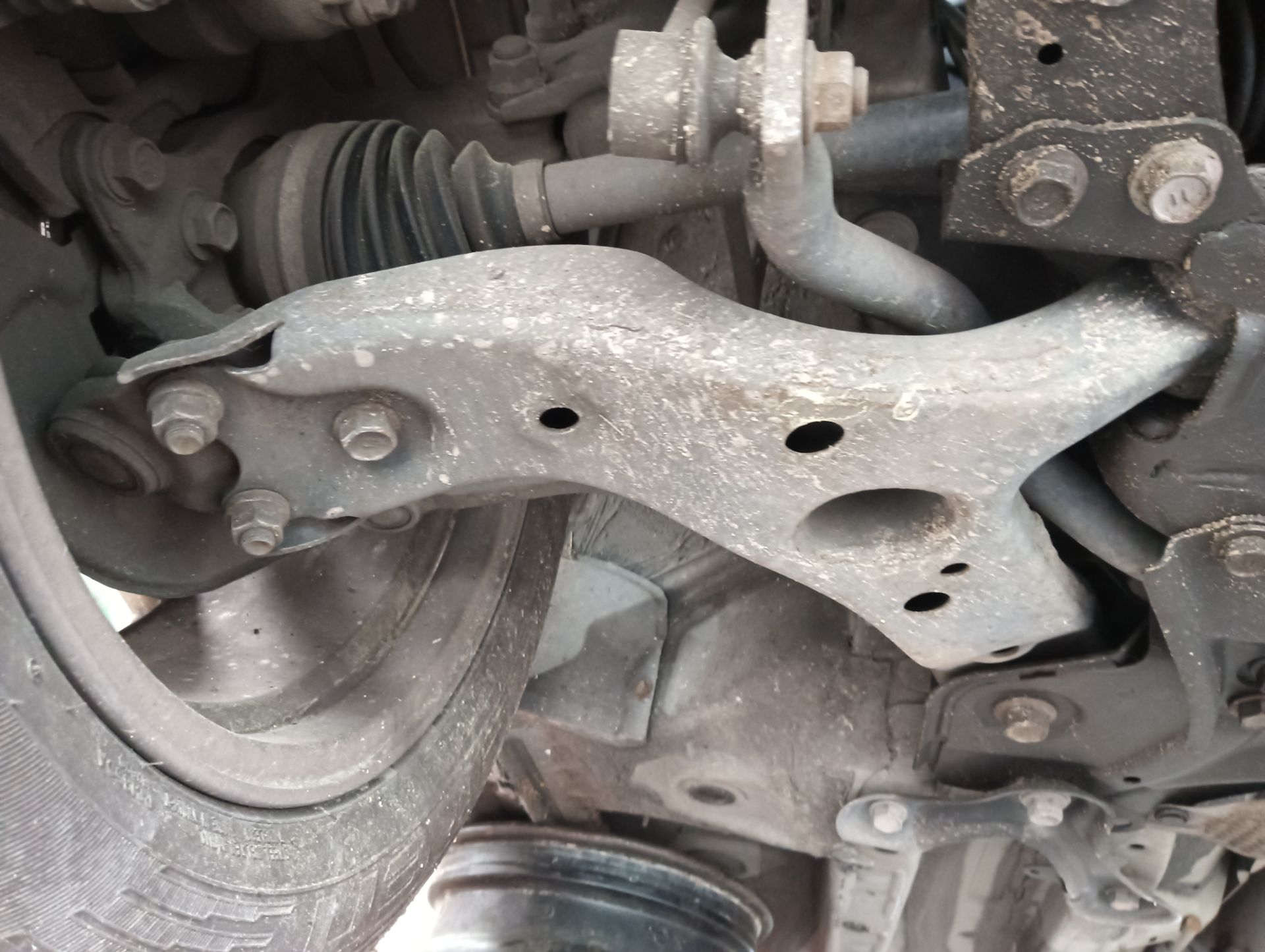 Brazo suspensión Toyota Verso (AUR2/ZGR2)
