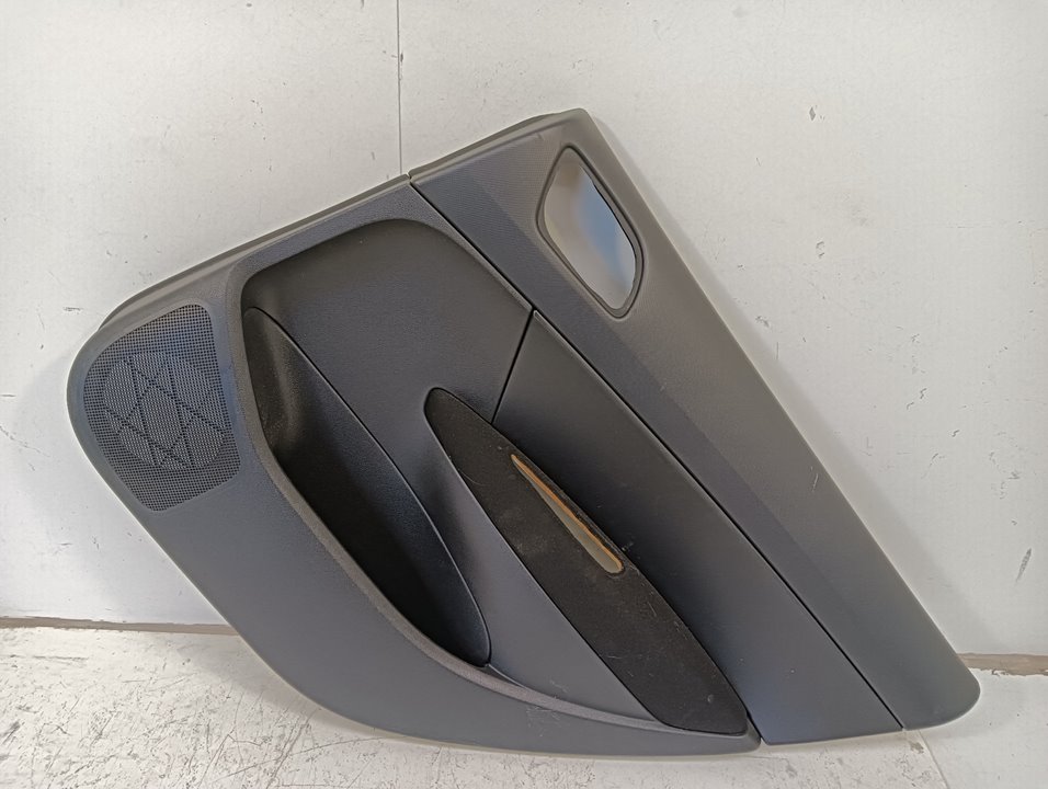 Guarnecido puerta trasera derecha Peugeot 308, foto 1 de 3