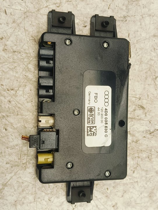 Amplificador de antena Audi A6 (4B5)