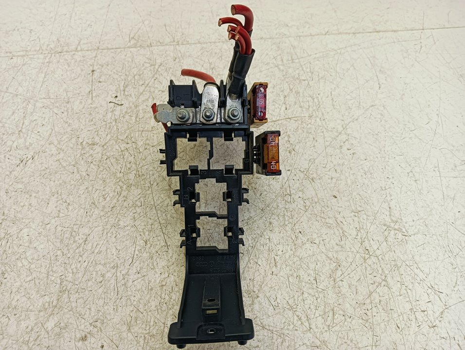 Caja relés / fusibles Audi A4 (8E)