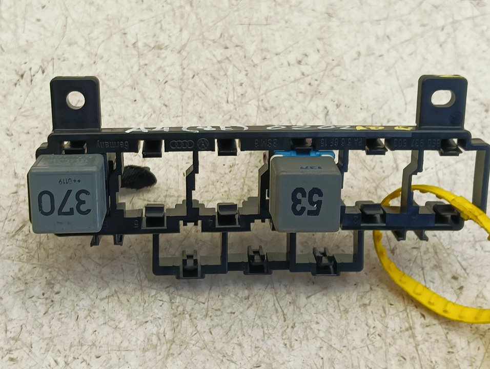 Caja relés / fusibles Audi A4 (8E)