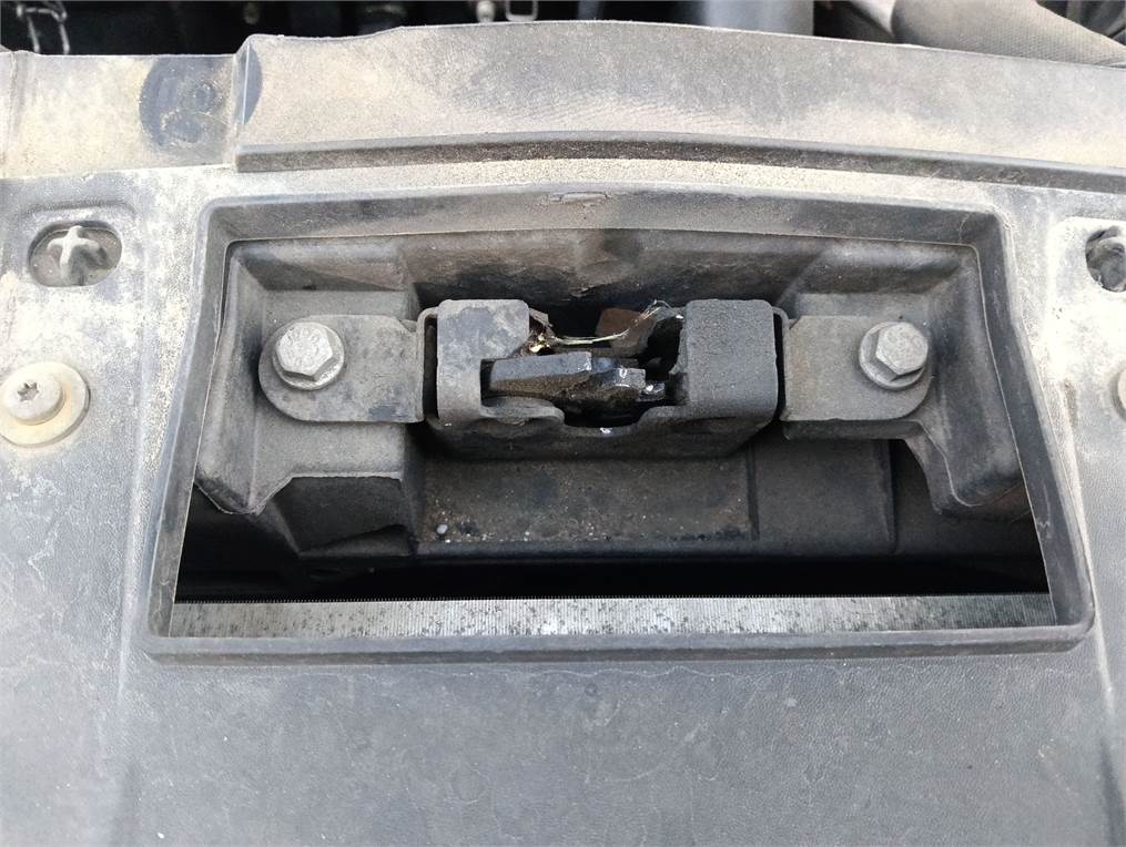 Cerradura capó Renault Megane III