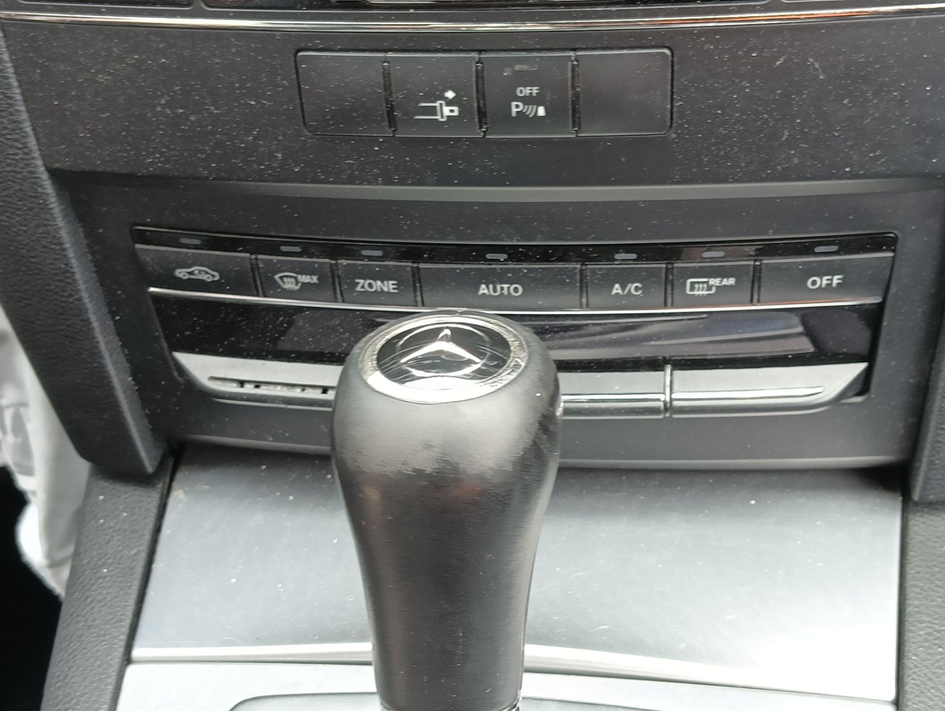 Mando climatizador Mercedes-Benz E (BM 207), foto 1 de 1