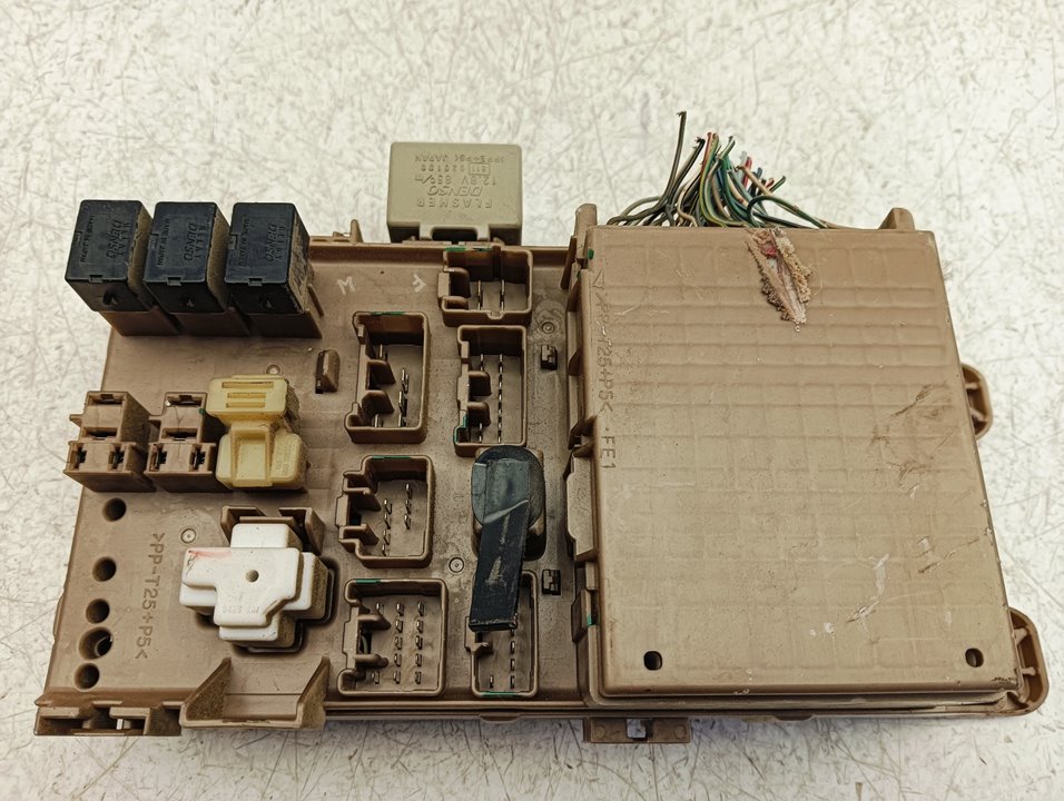 Caja relés / fusibles Toyota Corolla Verso (E12)