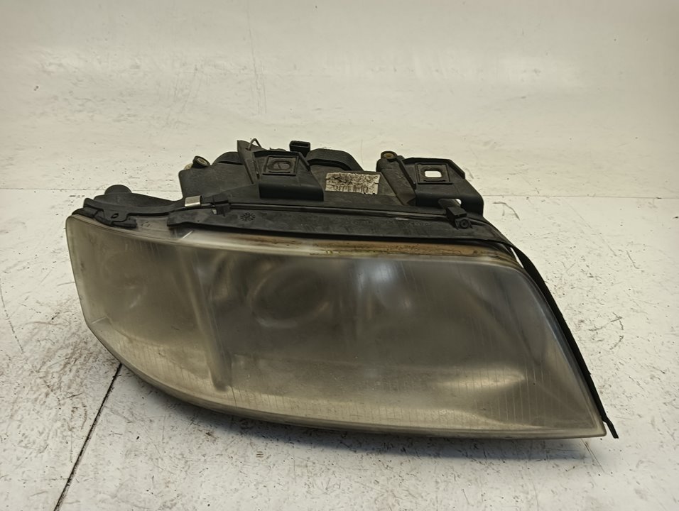 Faro Audi A6 (4B2)