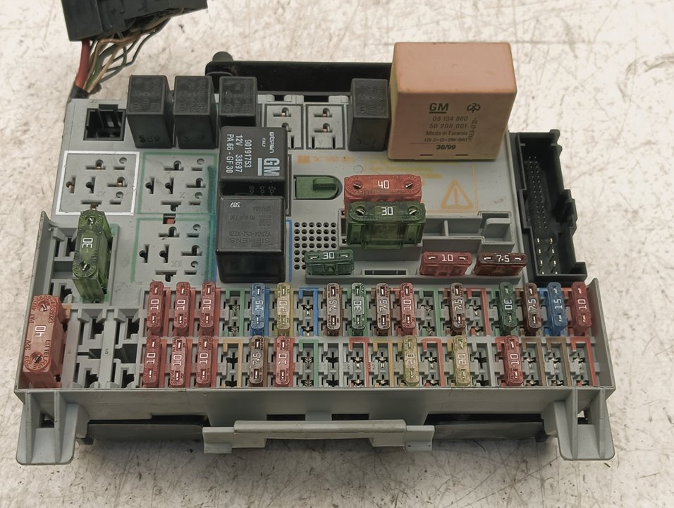 Caja relés / fusibles Opel Astra G