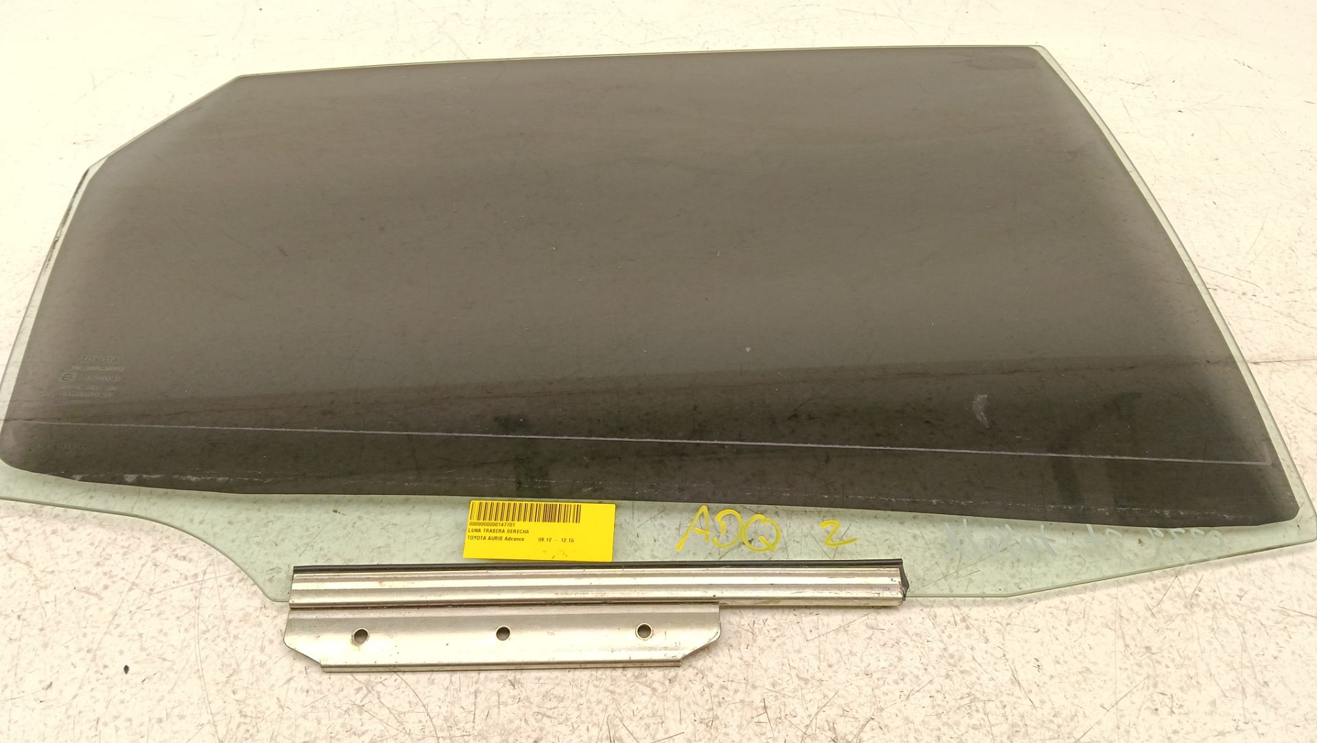 Luna Toyota Auris (E18)