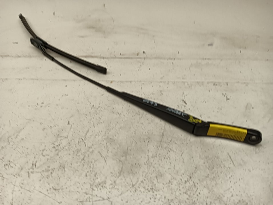Brazo limpia Volkswagen Passat (3C2)