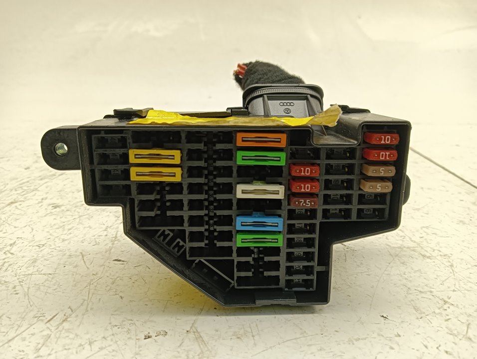 Caja relés / fusibles SEAT Leon (1P1)