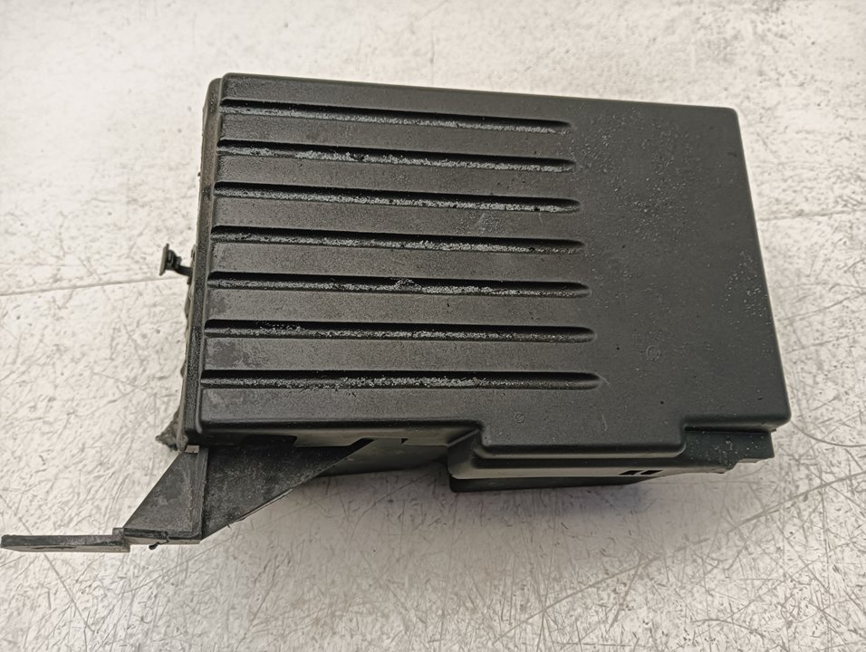 Caja relés / fusibles Peugeot 406 (S1/S2)