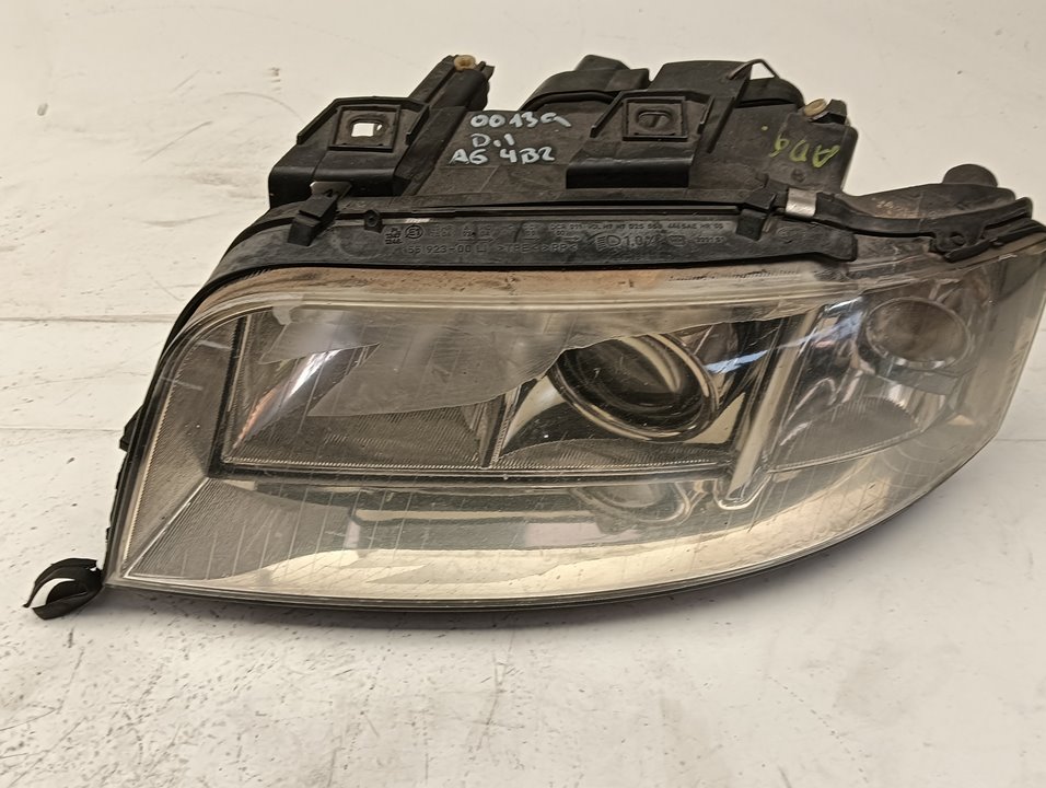 Faro Volkswagen Passat (3C2)