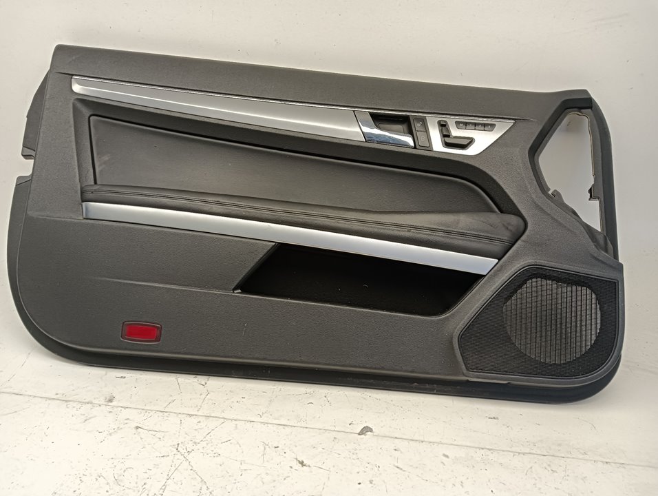 Guarnecido puerta Mercedes-Benz E (BM 207)