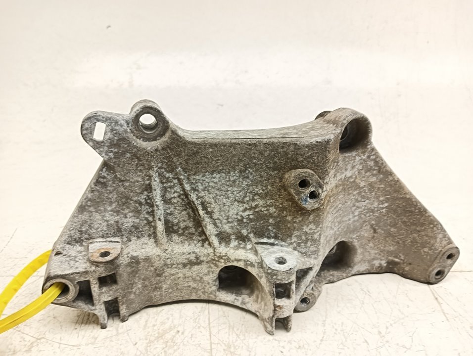 Soporte alternador Renault Megane II
