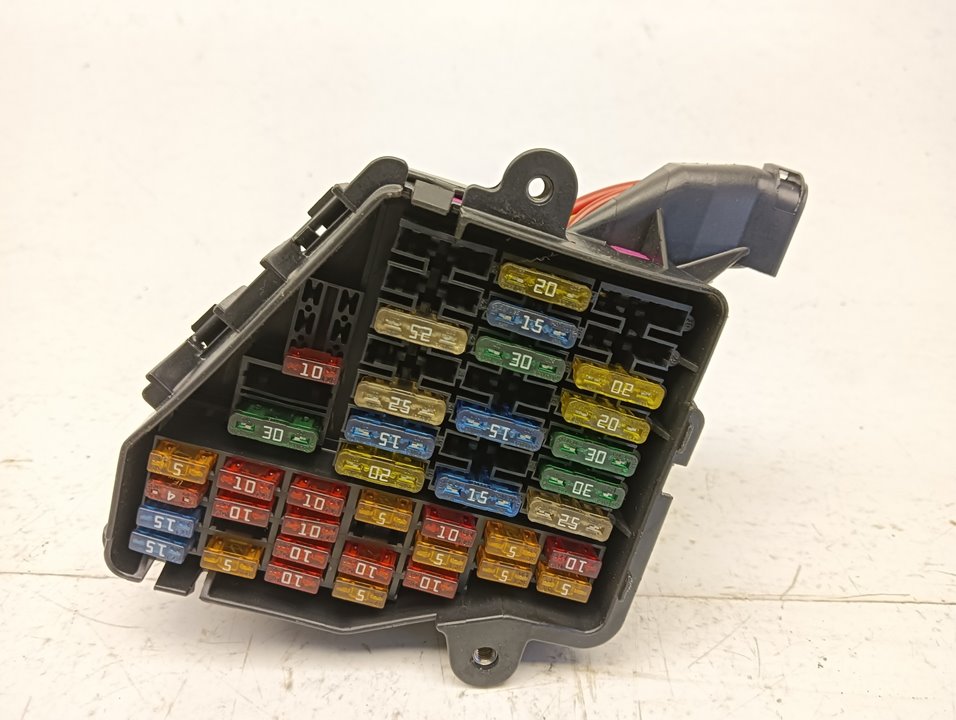 Caja relés / fusibles Audi A6 (4B2)