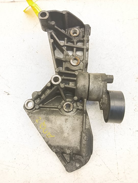 Soporte alternador Renault Clio III