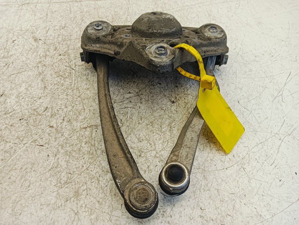 Brazo suspensión Volkswagen Passat (3B3)