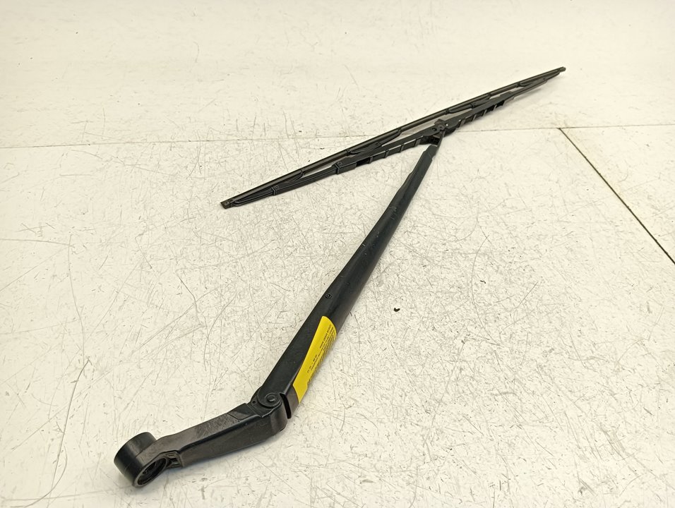 Brazo limpia Toyota Verso (AUR2/ZGR2)