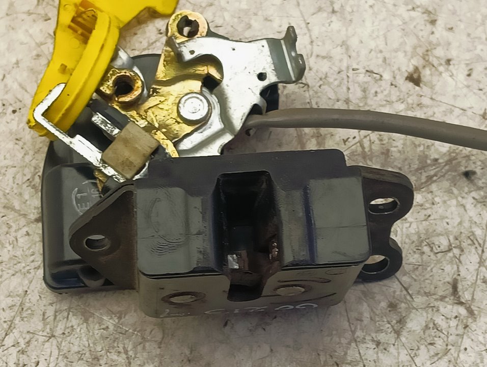 Cerradura maletero / portón Toyota Corolla Verso (E12)
