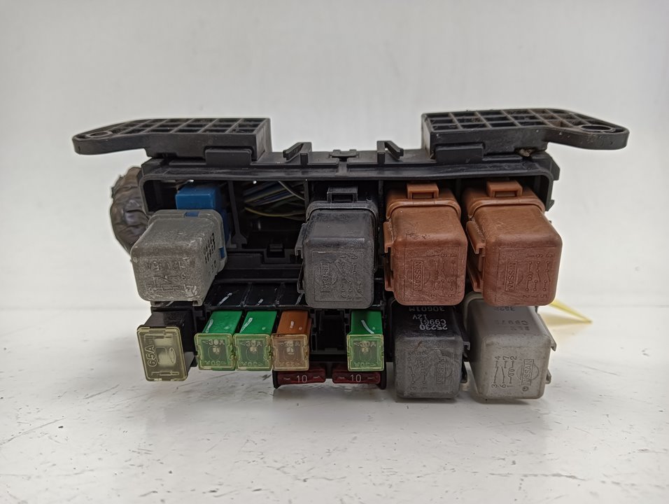 Caja relés / fusibles Nissan Terrano II (R20)