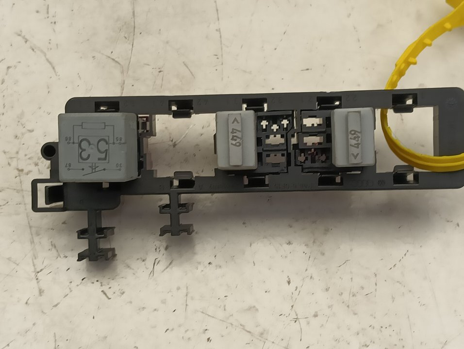 Caja relés / fusibles Volkswagen Passat (3C2)