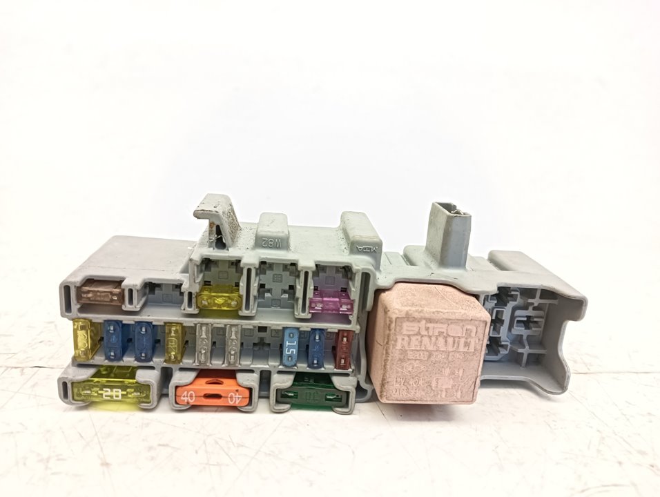 Caja relés / fusibles Renault Megane II