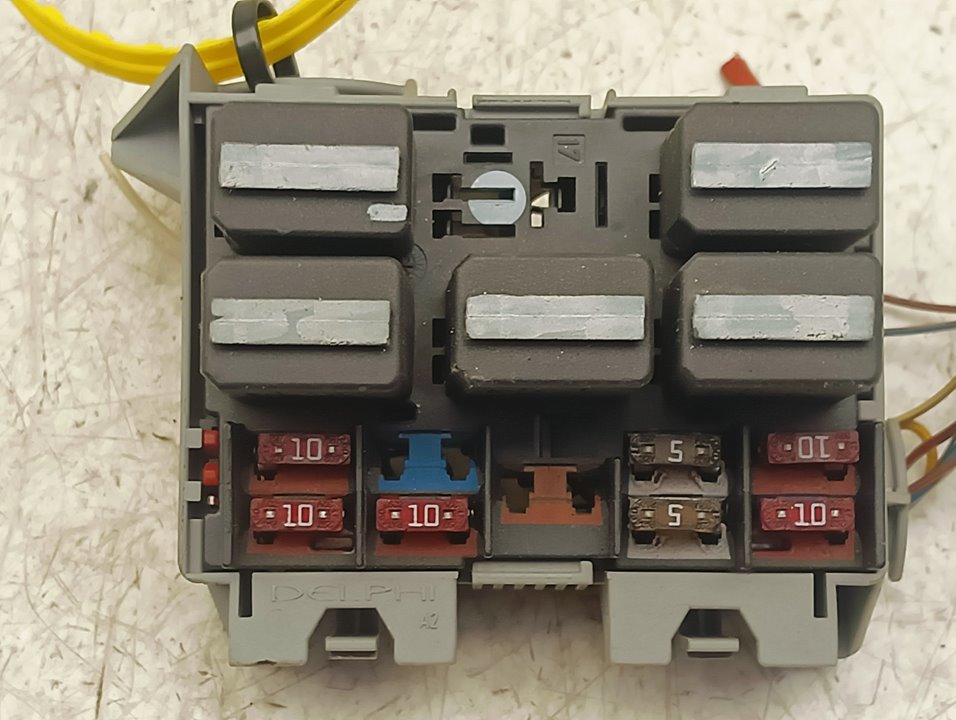 Caja relés / fusibles Opel Corsa C
