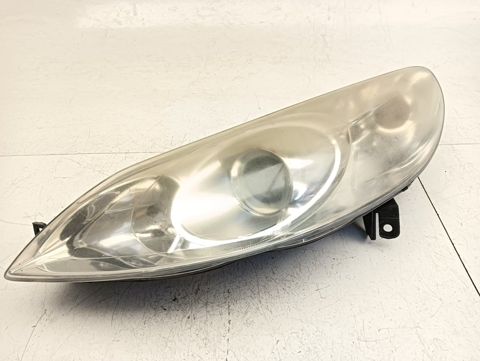 Faro Peugeot 407