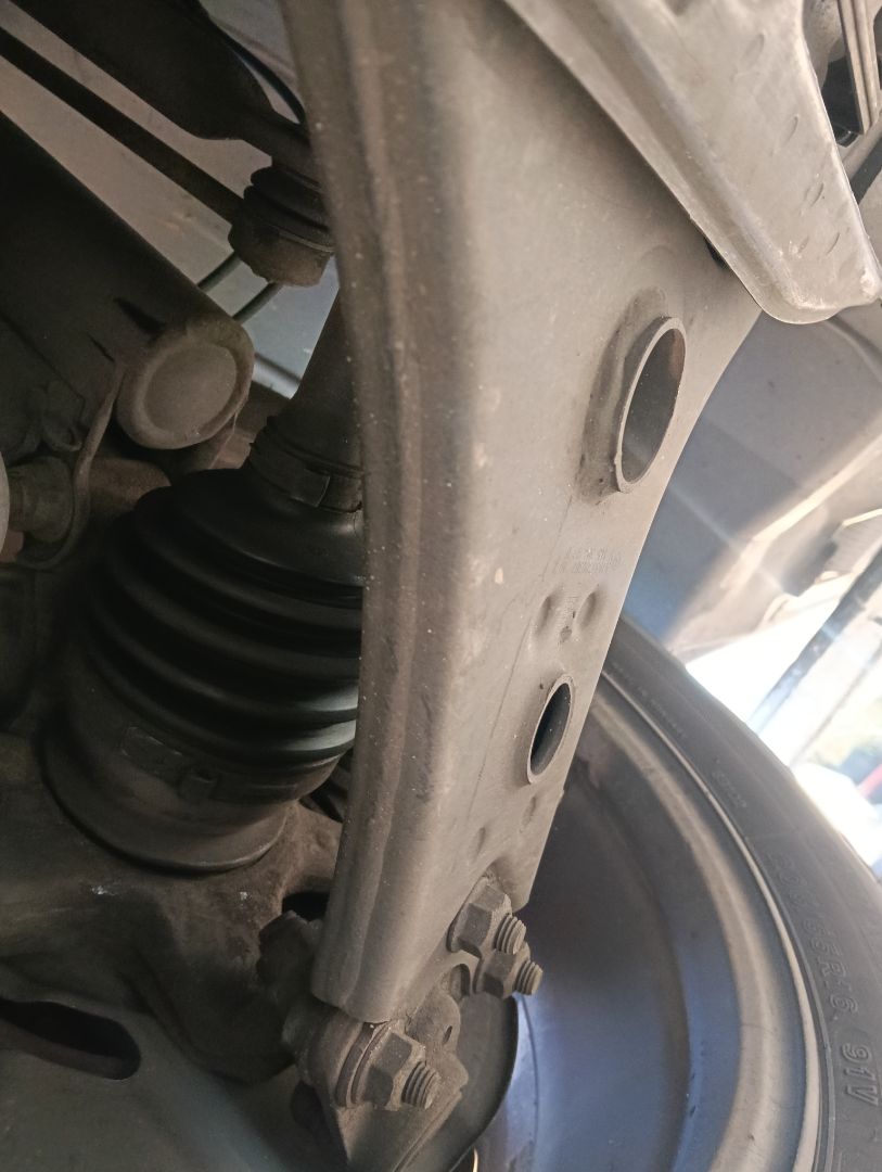 Brazo suspensión Mercedes-Benz A (BM 169)