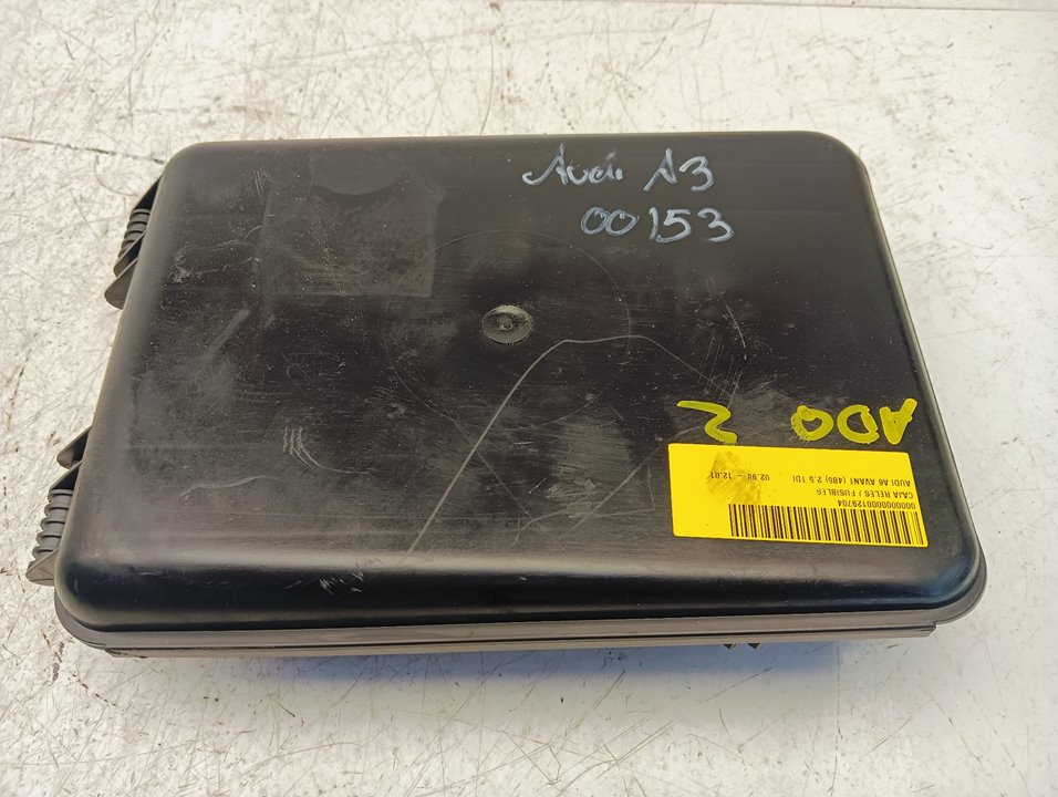 Caja relés / fusibles Audi A6 (4B5)