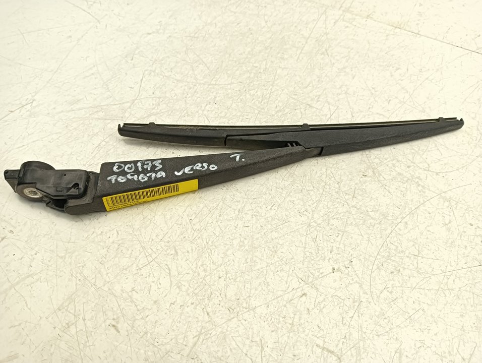 Brazo limpia Toyota Verso (AUR2/ZGR2)