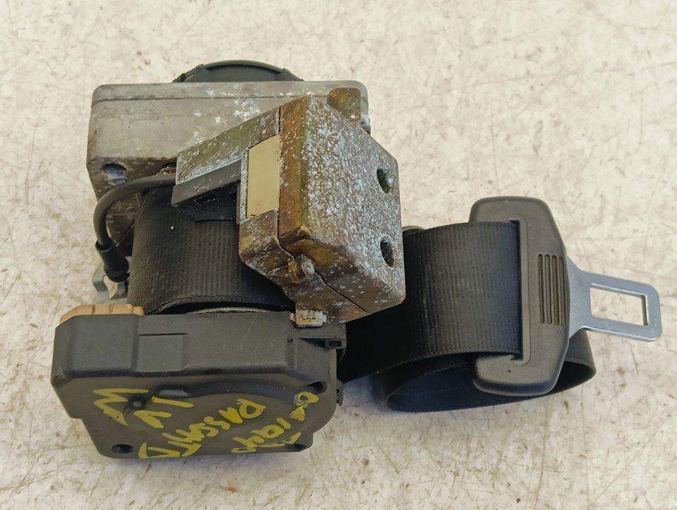 Cinturón seguridad Volkswagen Passat (3B3)