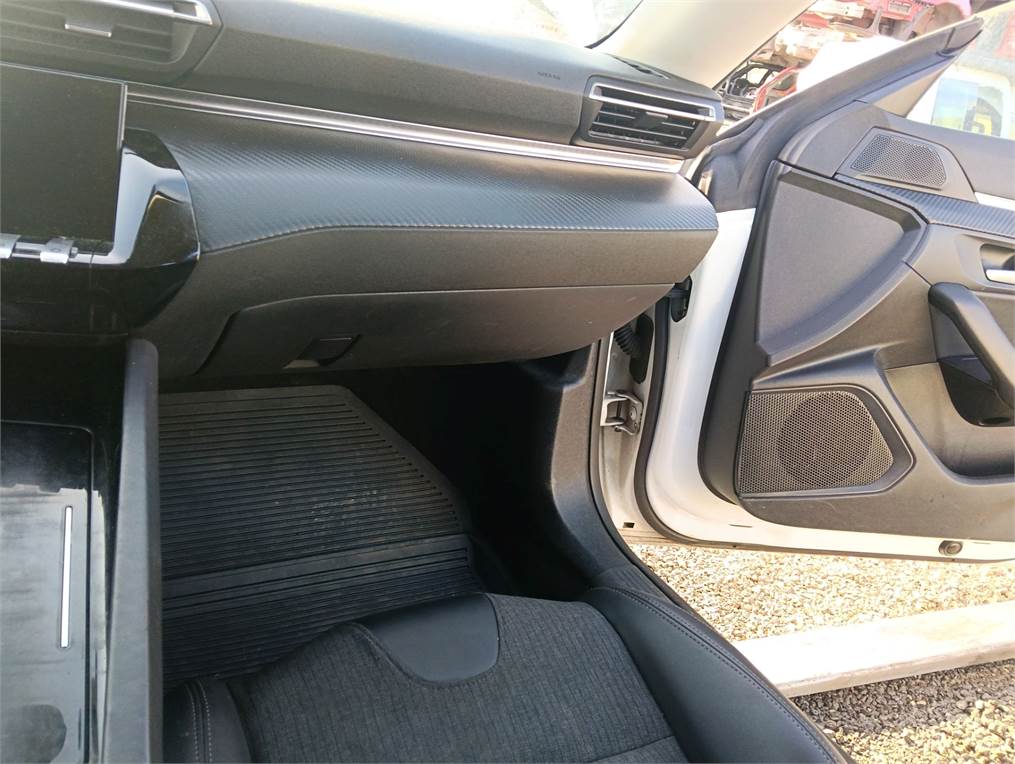 Guantera Peugeot 508 (R8)