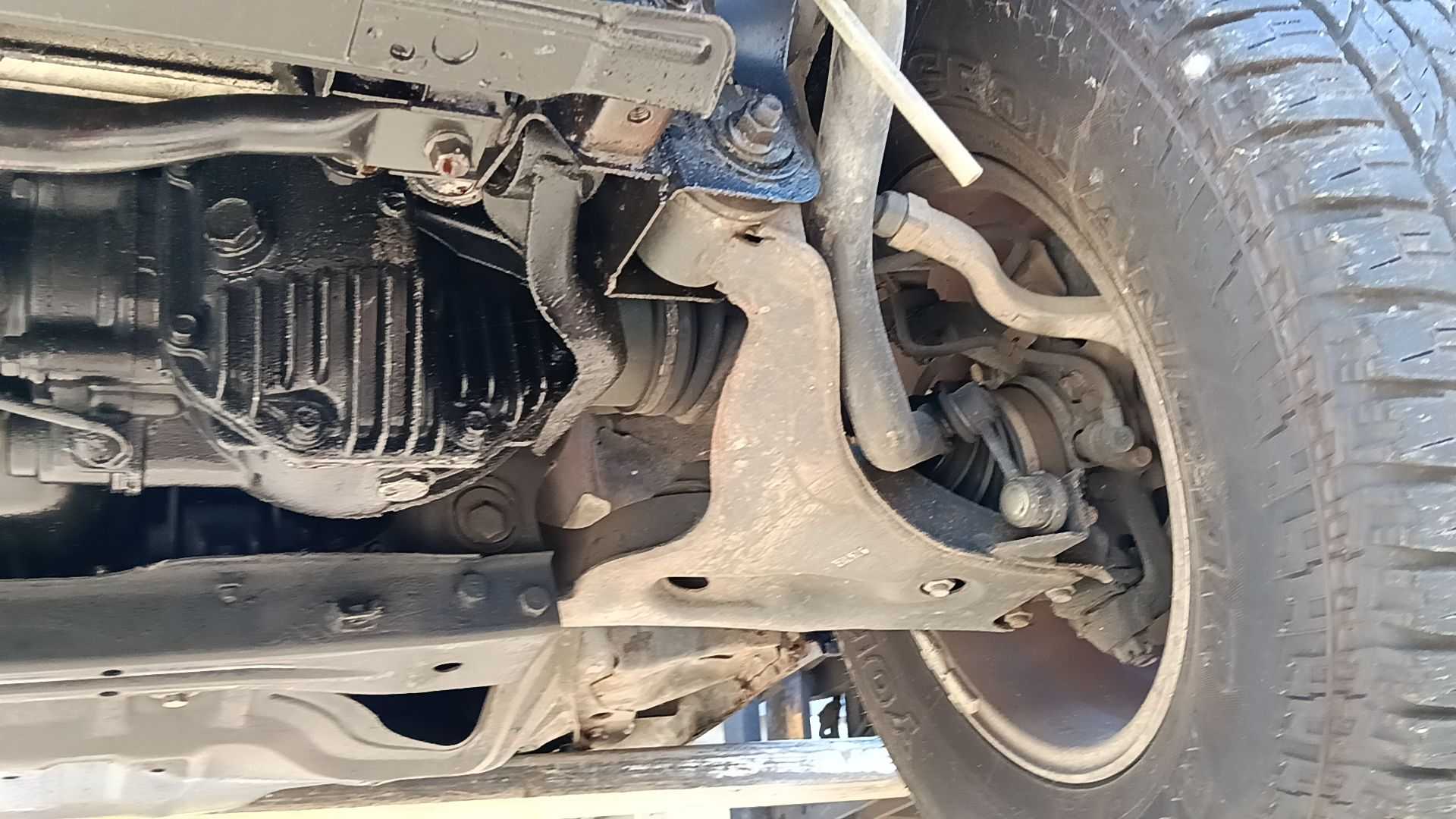 Brazo suspensión Mitsubishi Montero (V60/V70)