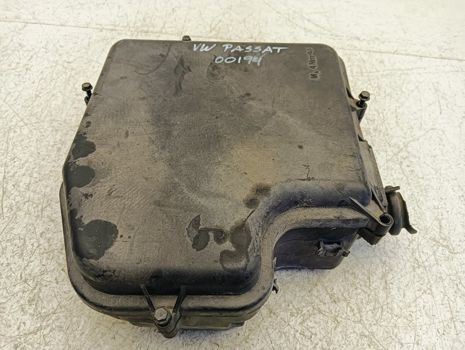 Caja relés / fusibles Volkswagen Passat (3B3)